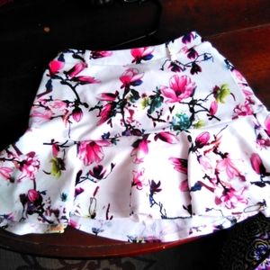 Brand new women's skirt size medium